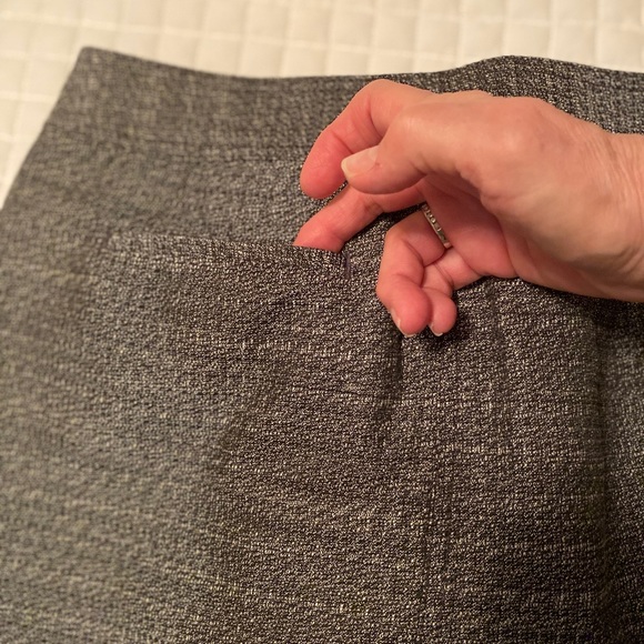 Skirt - Ann Taylor 8P mini, black and white, front zip. - Picture 4 of 8